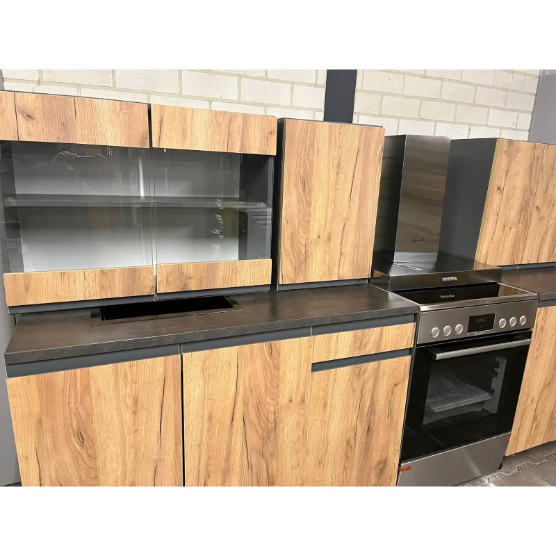 nieuwe keuken compleet met bosch elektrisch fornuis 240cm breed
